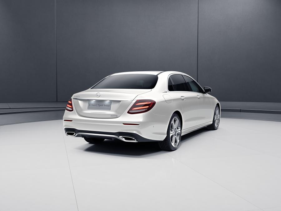  Mercedes-Benz E300 L AMG Line 2016 года  (CN) (фото 12 из 22)